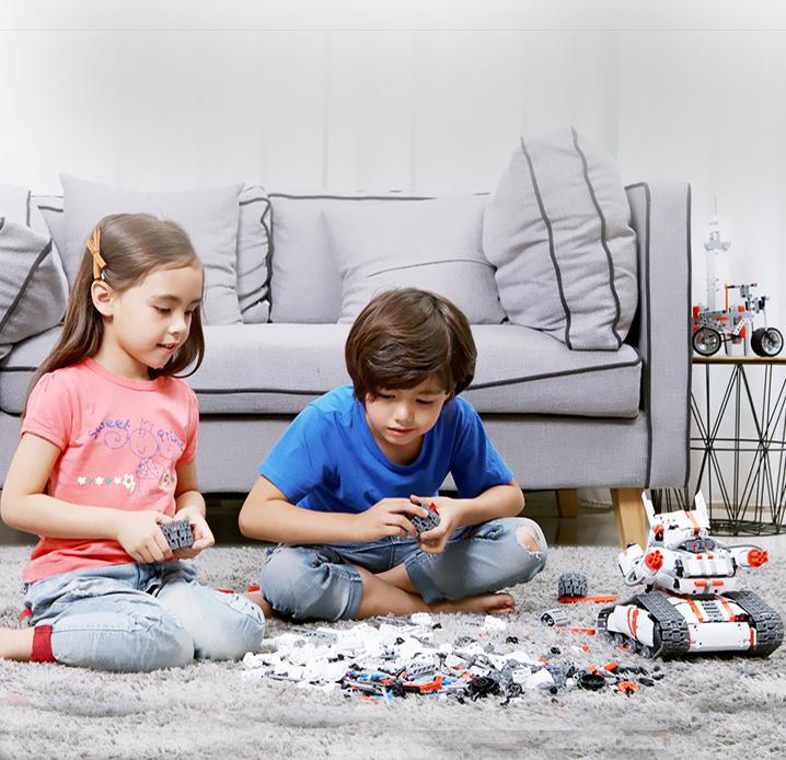 Игрушки и конструкторы