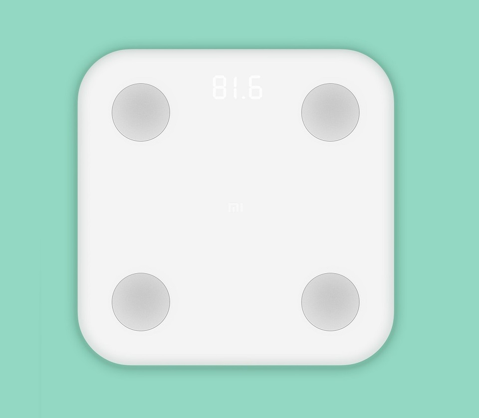 Весы Xiaomi Smart Scale 2 на зеленом фоне